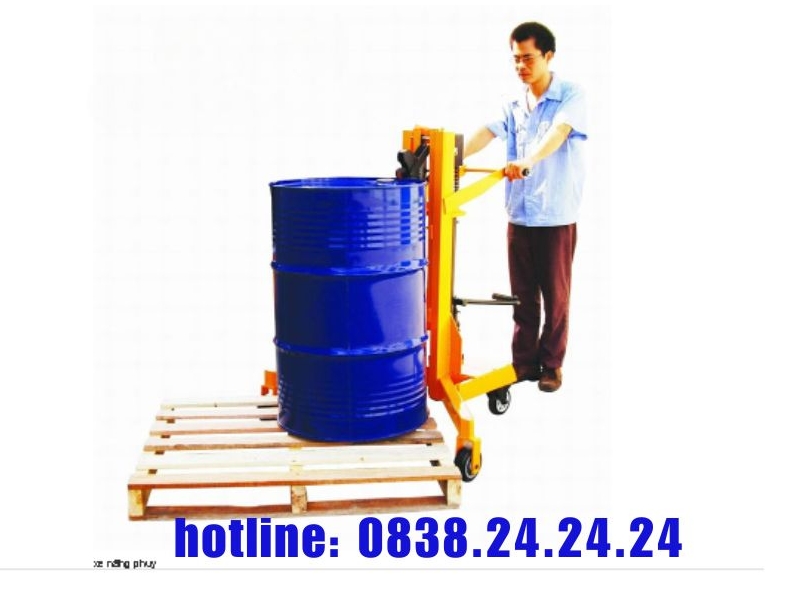 Xe nâng kẹp phuy-những điều bạn cần biết 1 xe nang thung phuy Cong nghiep viet nhat15