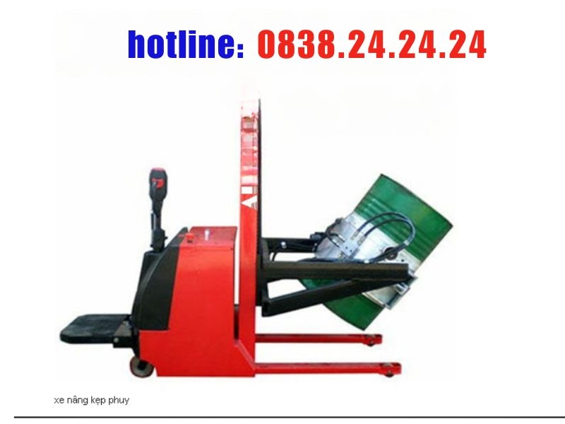 Xe nâng kẹp phuy-những điều bạn cần biết 2 xe nang thung phuy Cong nghiep viet nhat17