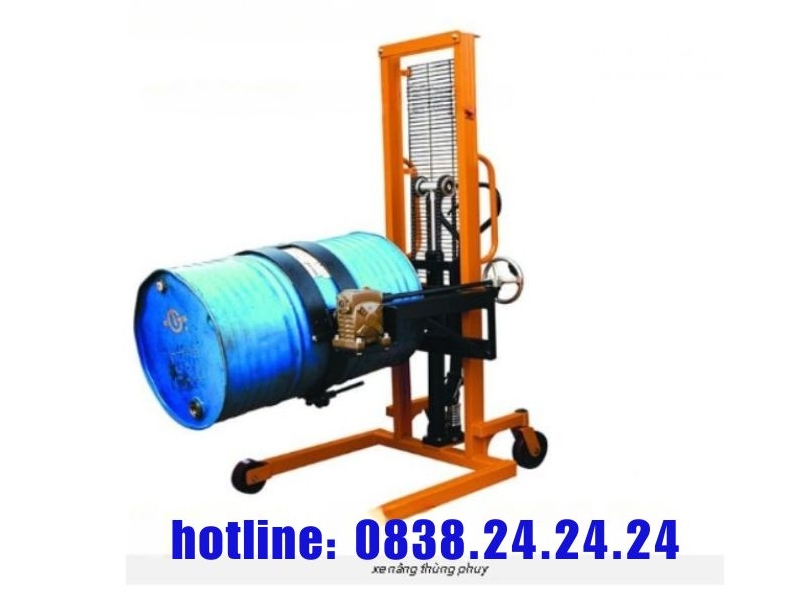 Xe nâng thùng phuy có những công dụng hiệu quả gì 2 xe nang thung phuy Cong nghiep viet nhat12